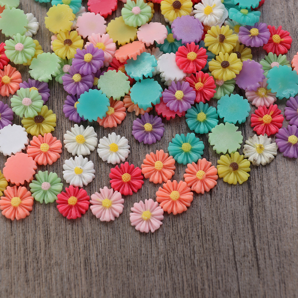 Art Craft Project - 200個入り、13mmのレジン製デイジーの花型カボション。裏面が平らで、さまざまな色が混ざっており、DIYのスマホデコレーション、文房具ボックス、アートクラフトプロジェクトなどに最適です。