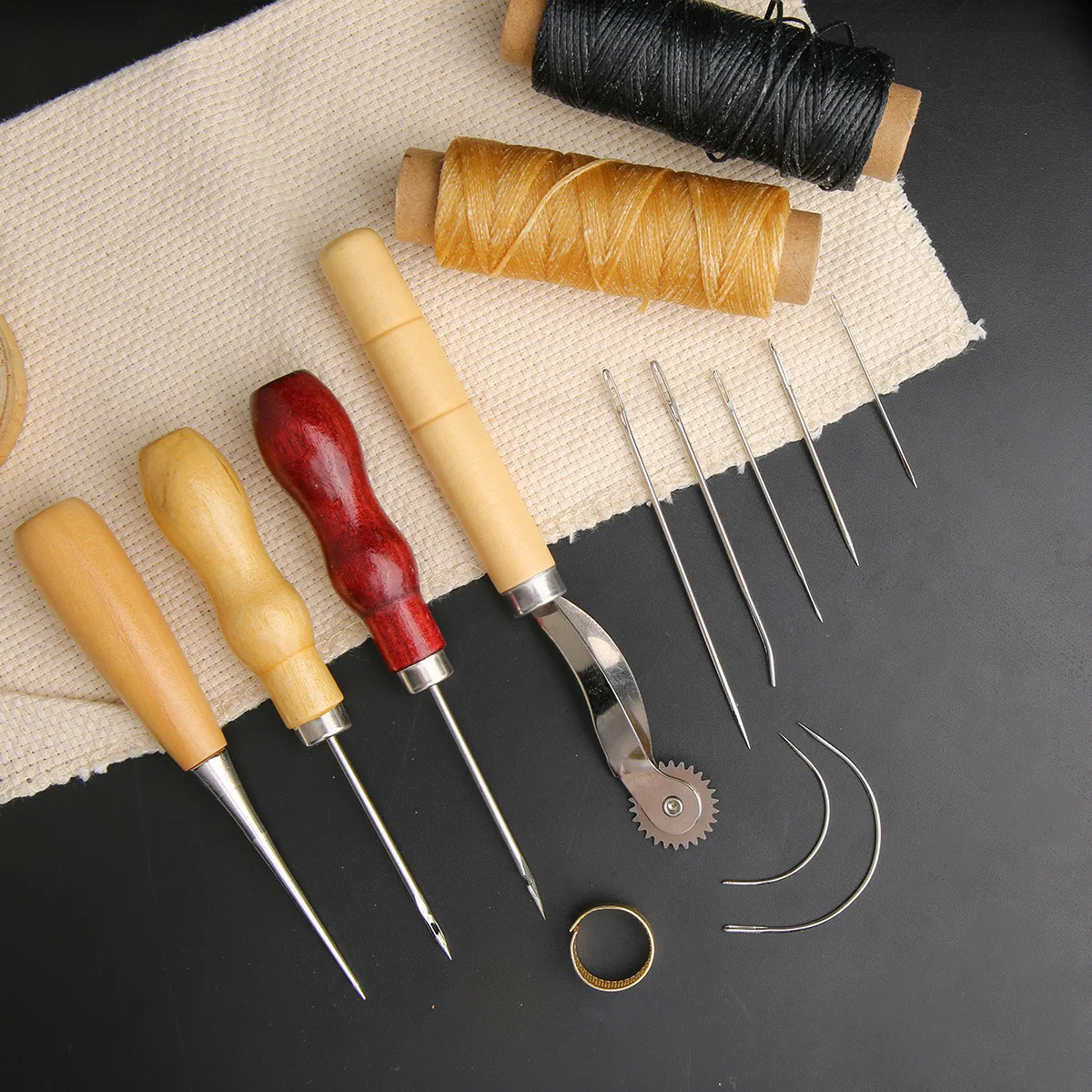 初心者向けレザークラフトソーイングキット、ワックス糸、木製ハ - Leather Tooling Kit のレビューと価格
